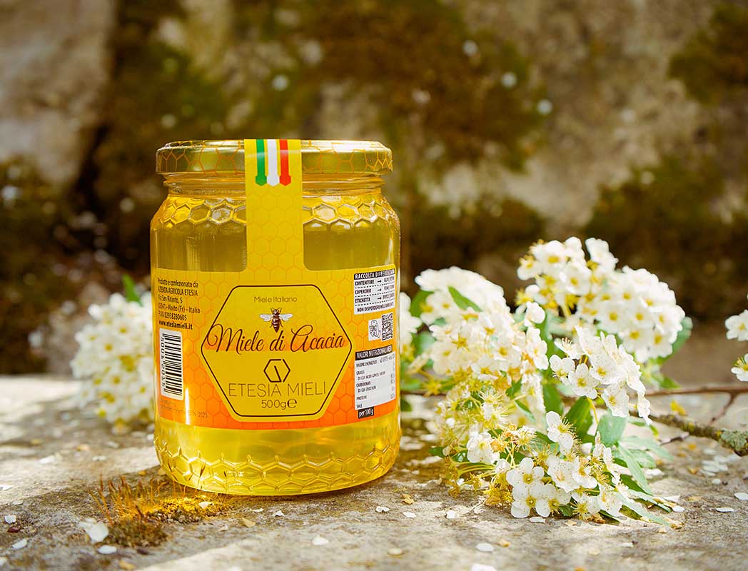 Miele di Acacia: caratteristiche e benefici